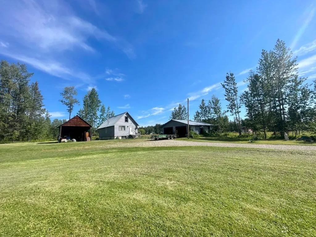 6432 17 Avenue Edson AB T7E 1S4