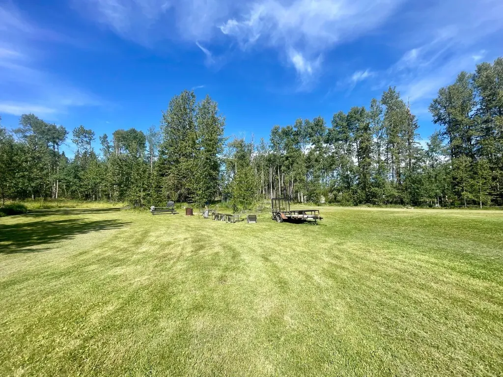 6432 17 Avenue Edson AB T7E 1S4