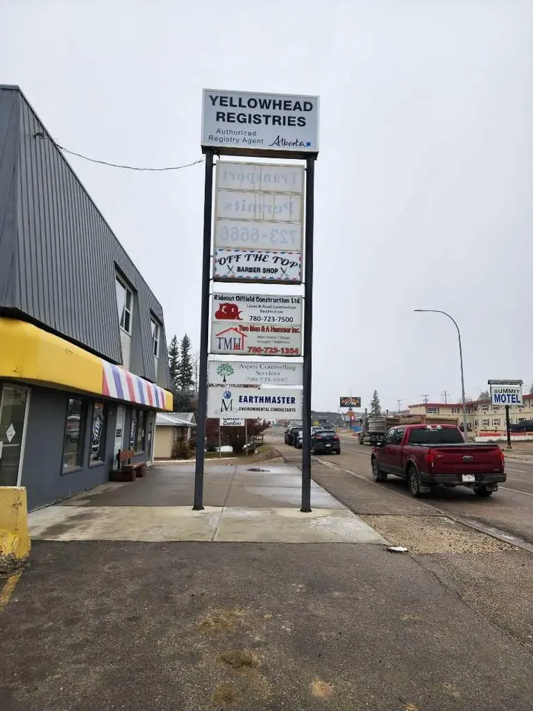 4813 4 Avenue Edson AB T7E 1V5
