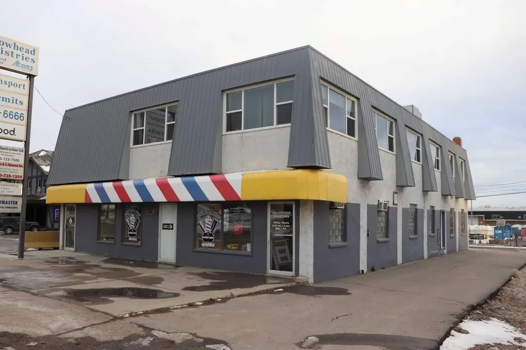 4813 4 Avenue Edson AB T7E 1V5
