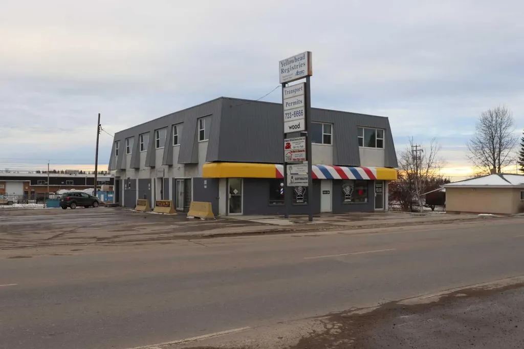4813 4 Avenue Edson AB T7E 1V5