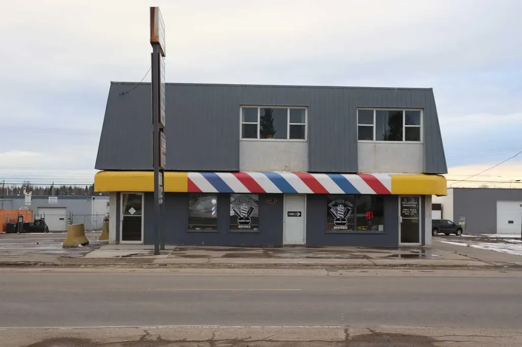 4813 4 Avenue Edson AB T7E 1V5