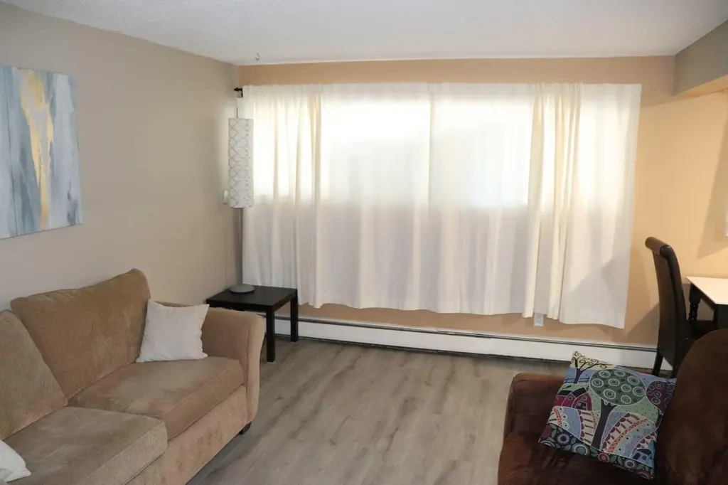 506 41 Street Edson AB T7E 1A2