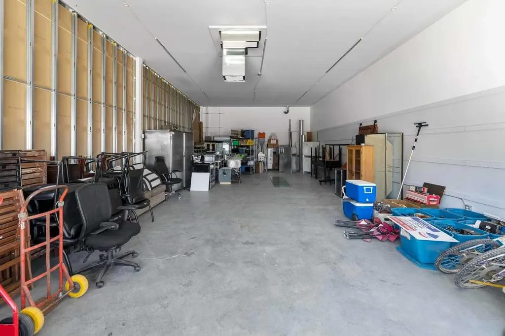 5703 48 Avenue Camrose AB T4V0J9