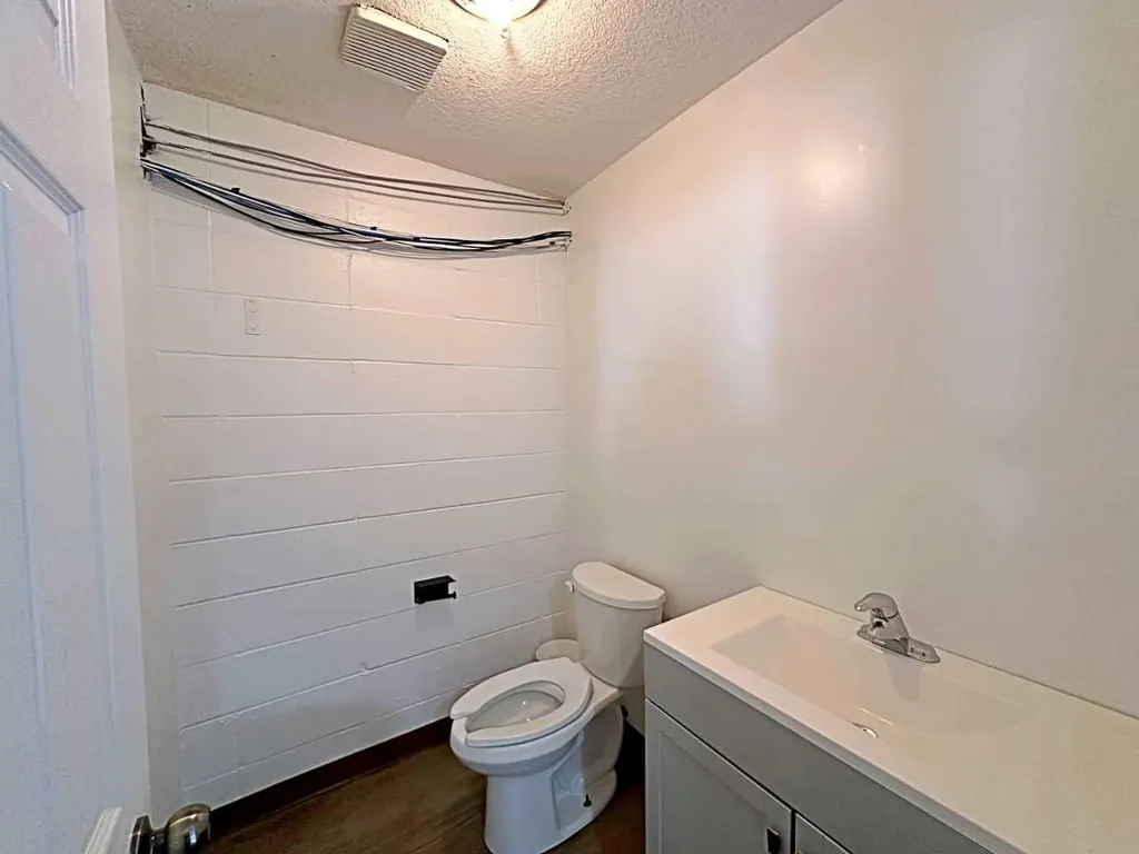 8127 Fraser Avenue Fort Mcmurray AB T9H 1W5