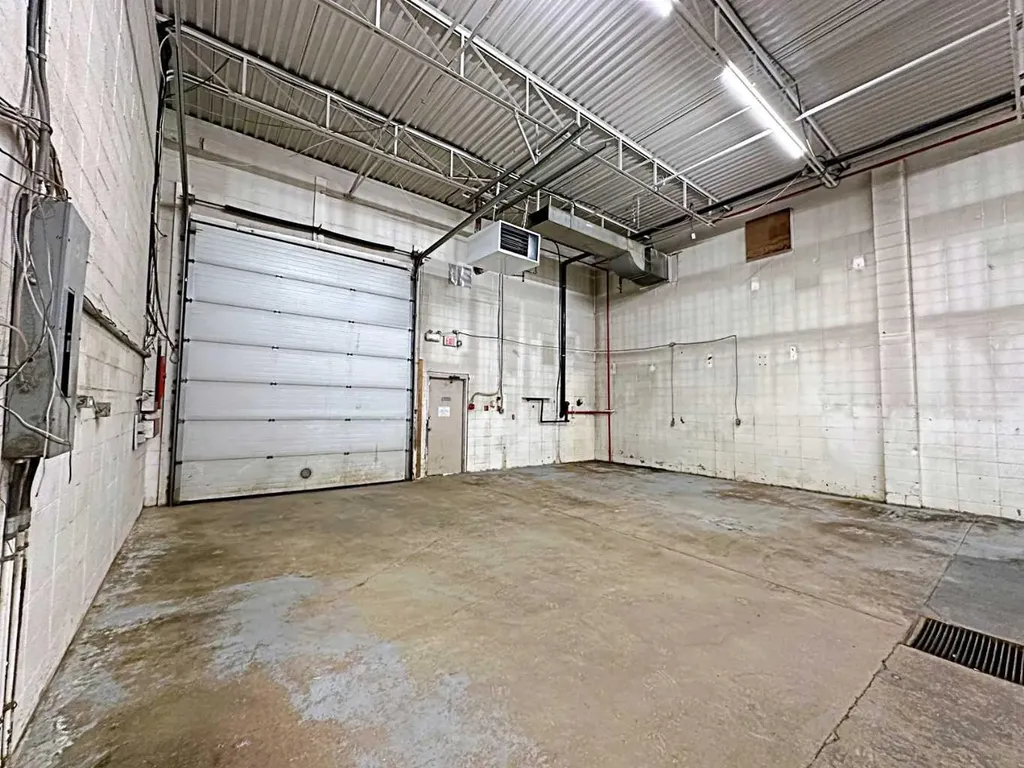8127 Fraser Avenue Fort Mcmurray AB T9H 1W5