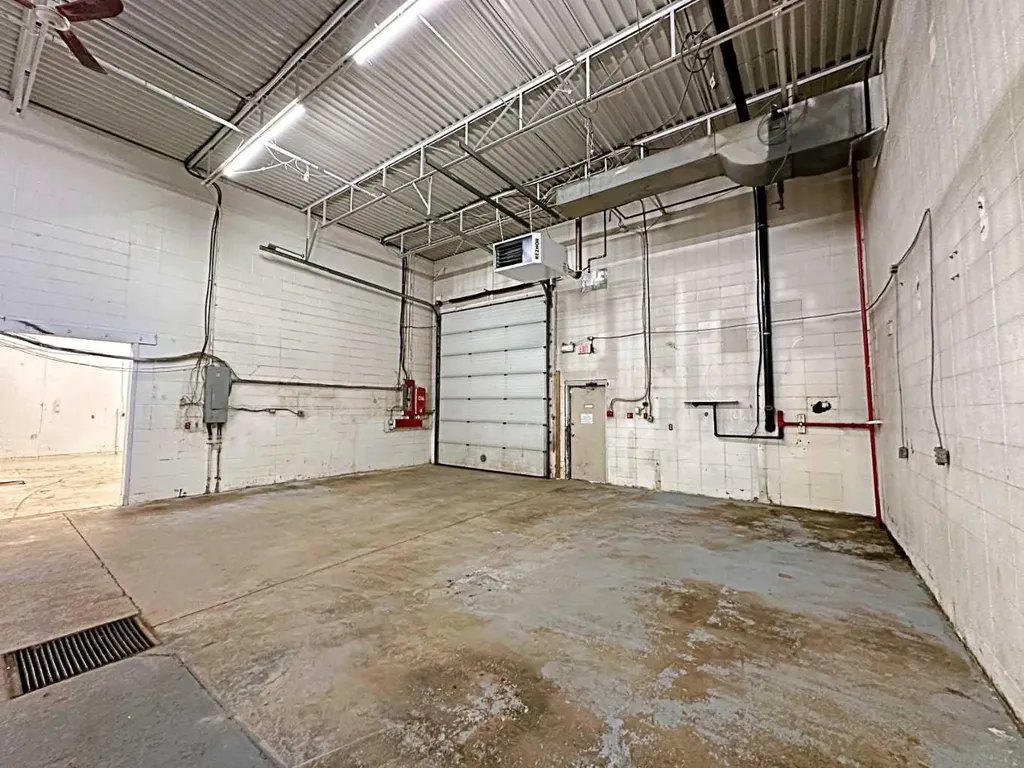 8127 Fraser Avenue Fort Mcmurray AB T9H 1W5