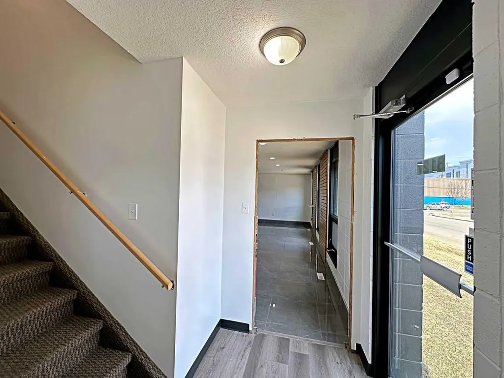 8127 Fraser Avenue Fort Mcmurray AB T9H 1W5