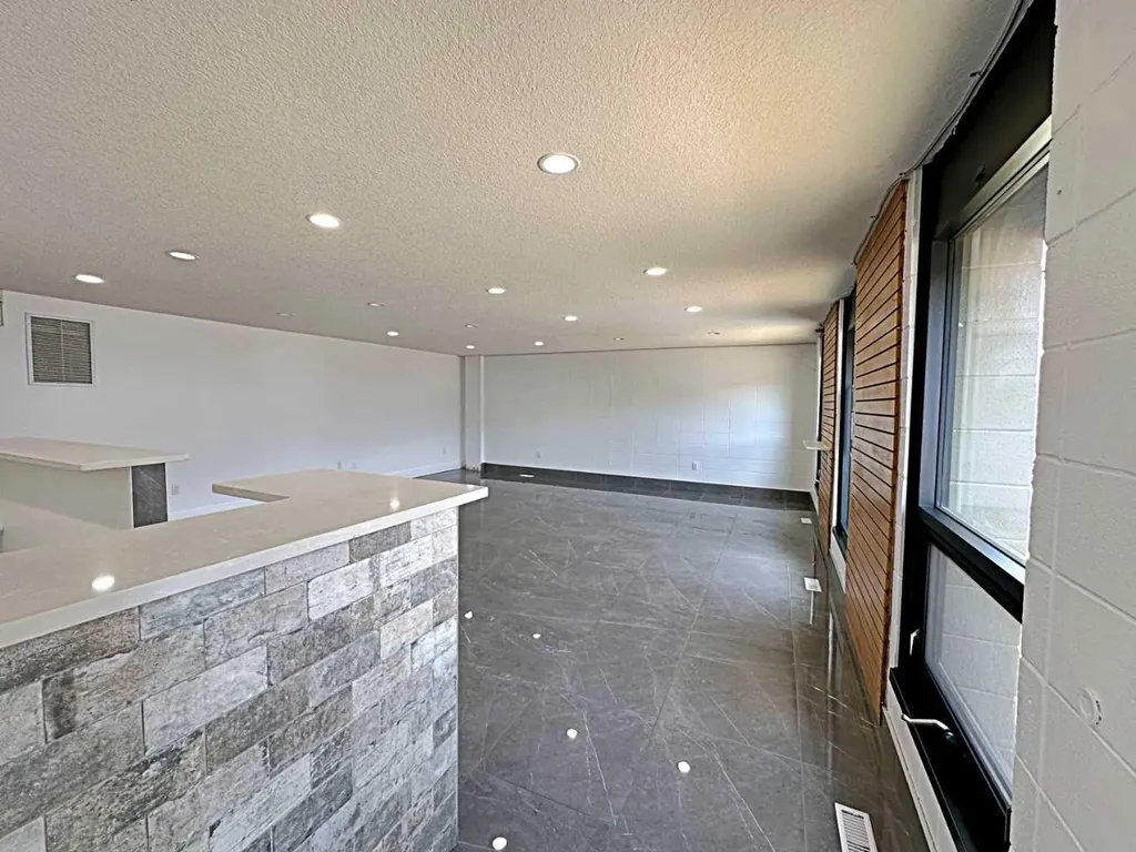 8127 Fraser Avenue Fort Mcmurray AB T9H 1W5