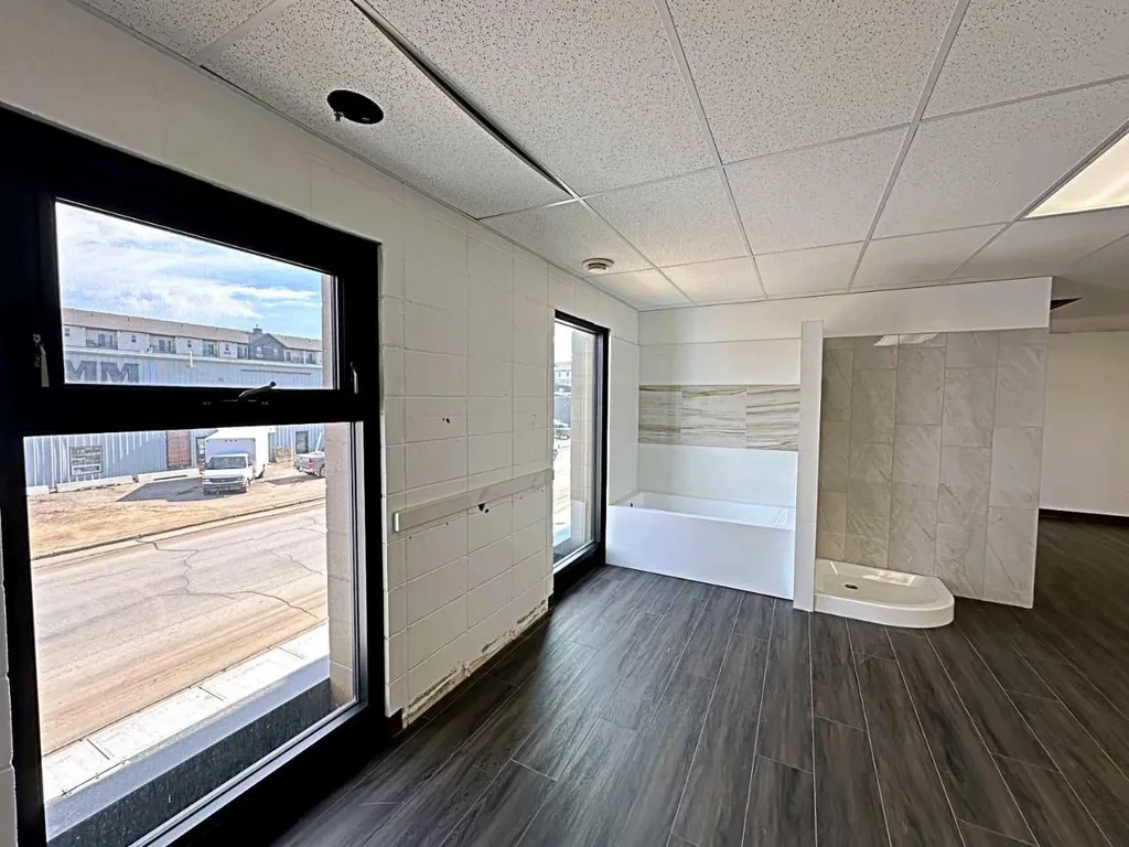8127 Fraser Avenue Fort Mcmurray AB T9H 1W5