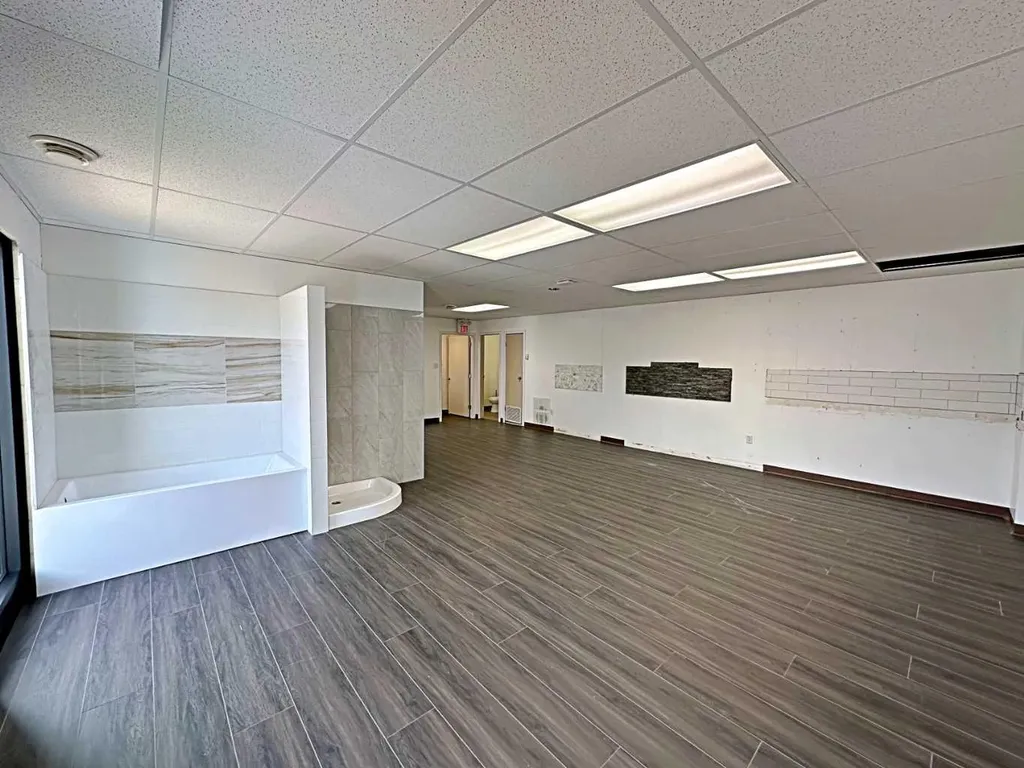 8127 Fraser Avenue Fort Mcmurray AB T9H 1W5