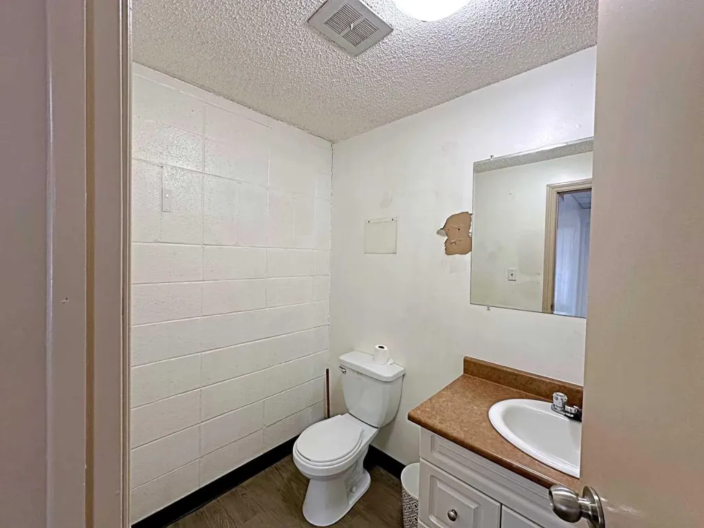 8127 Fraser Avenue Fort Mcmurray AB T9H 1W5