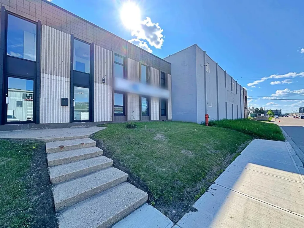 8127 Fraser Avenue Fort Mcmurray AB T9H 1W5