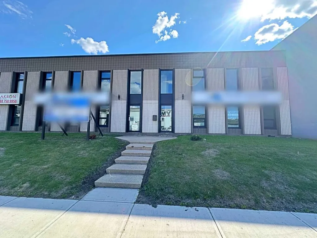 8127 Fraser Avenue Fort Mcmurray AB T9H 1W5