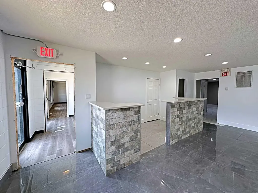 8127 Fraser Avenue Fort Mcmurray AB T9H 1W5