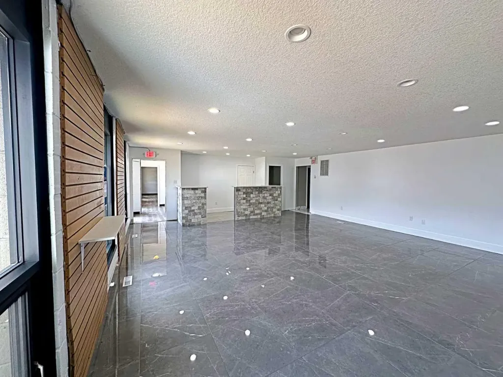 8127 Fraser Avenue Fort Mcmurray AB T9H 1W5