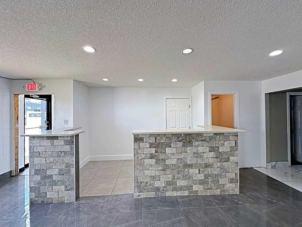 8127 Fraser Avenue Fort Mcmurray AB T9H 1W5