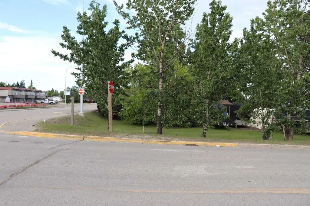 4839 4 Avenue Edson AB T7E 1V5