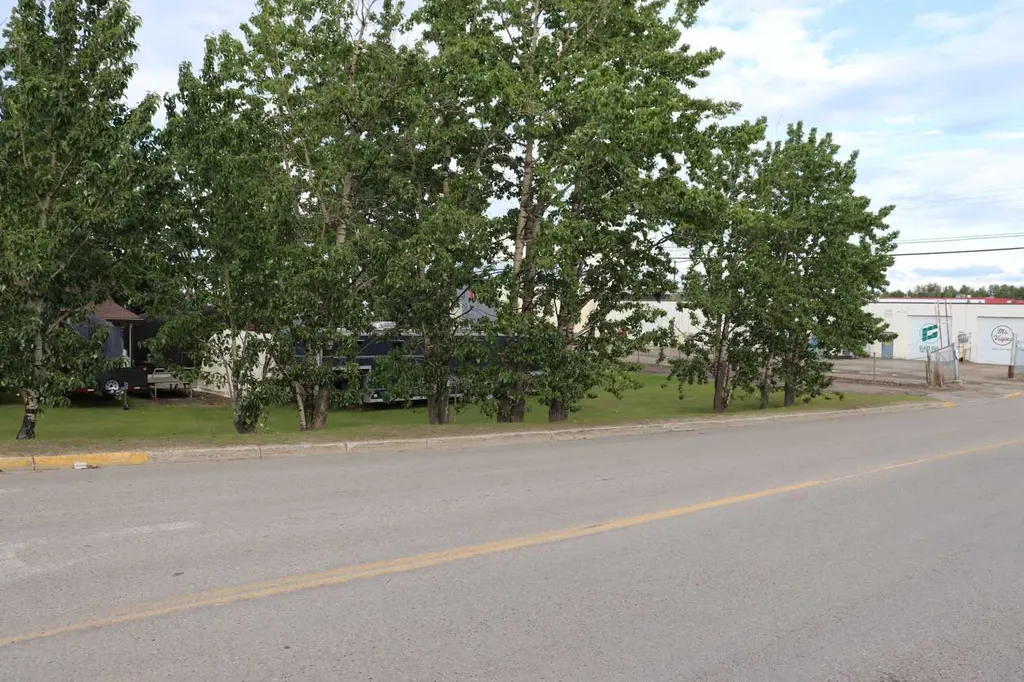 4839 4 Avenue Edson AB T7E 1V5