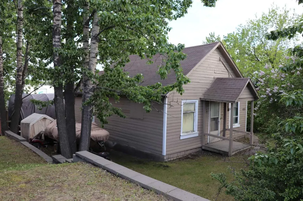4839 4 Avenue Edson AB T7E 1V5