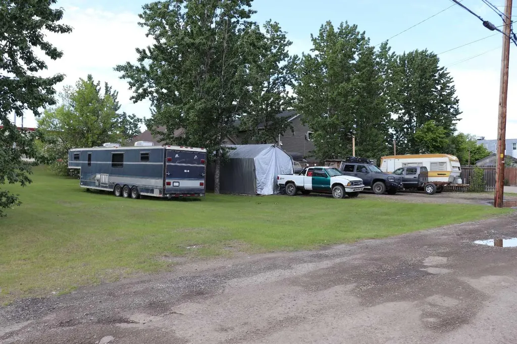 4839 4 Avenue Edson AB T7E 1V5