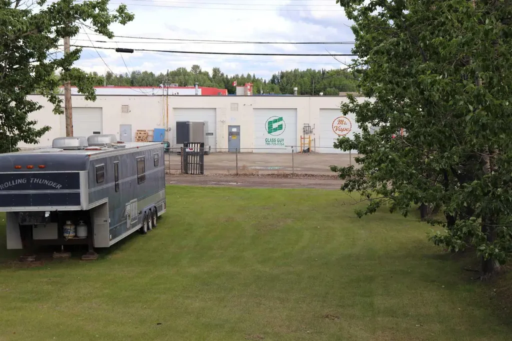 4839 4 Avenue Edson AB T7E 1V5