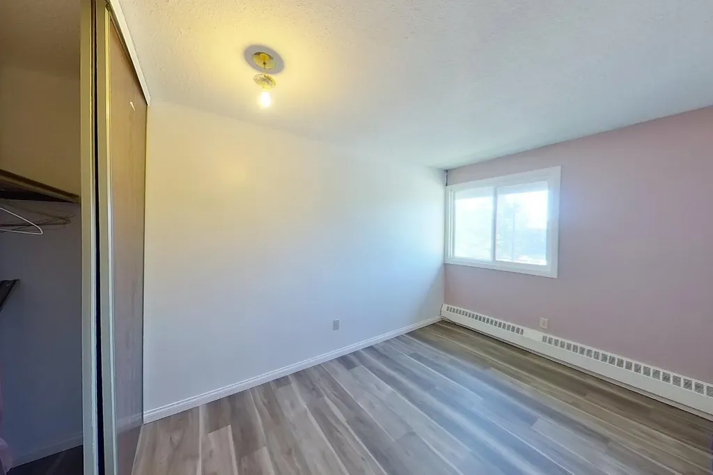 5611 9 Avenue Edson AB T7E 1R5
