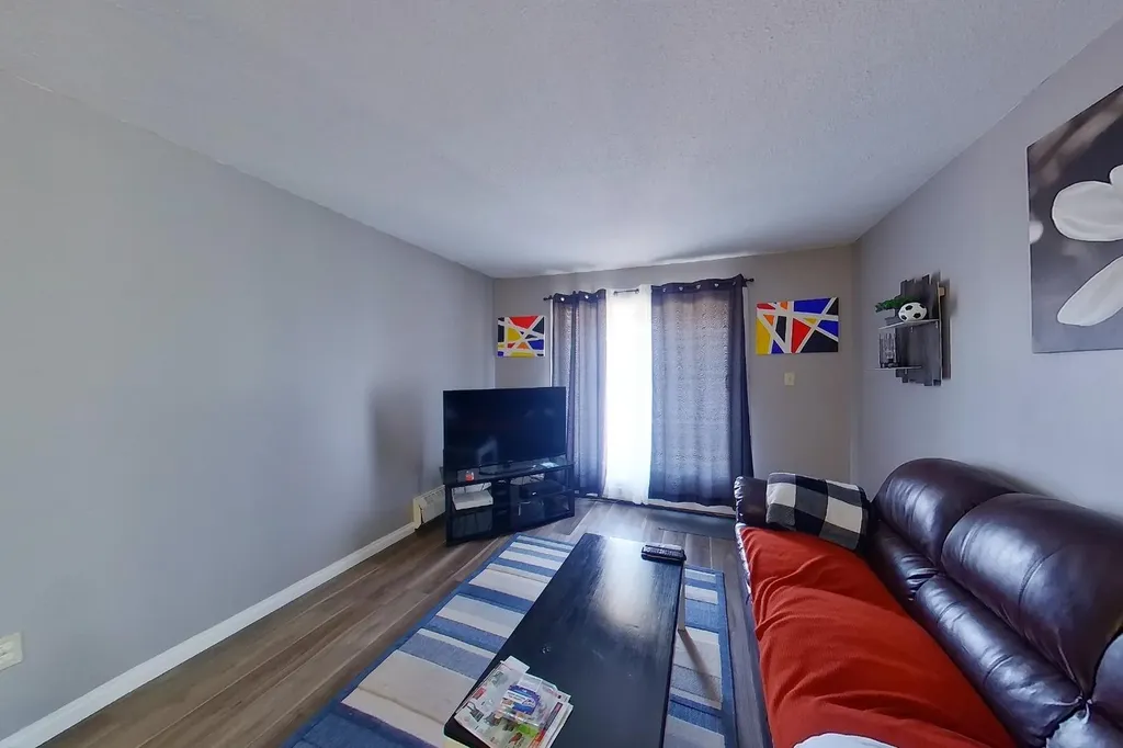 5611 9 Avenue Edson AB T7E 1R5