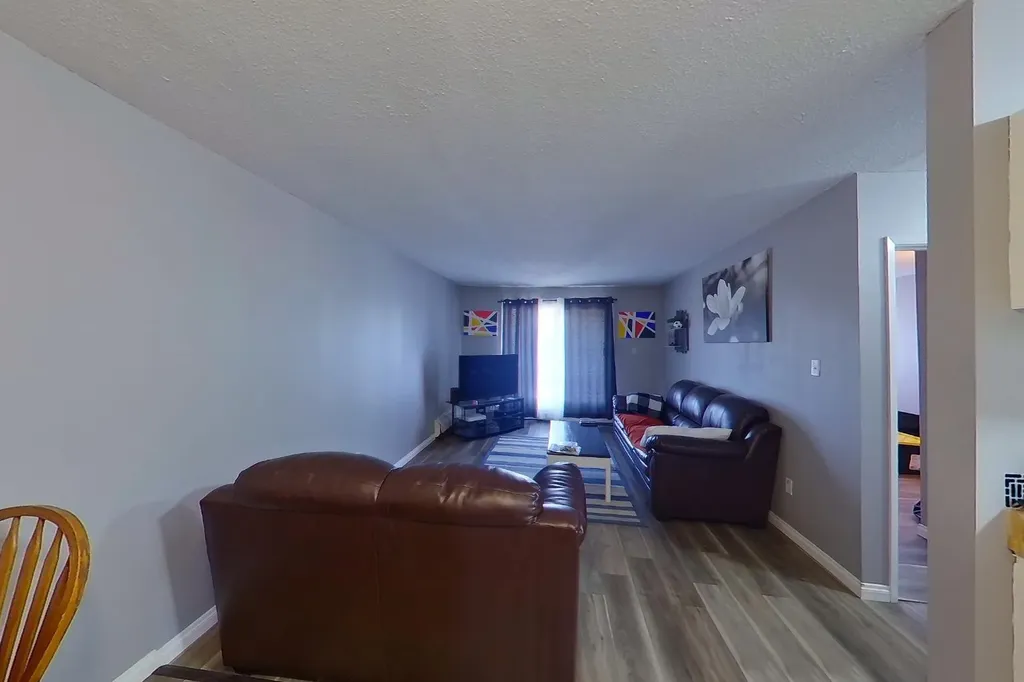5611 9 Avenue Edson AB T7E 1R5