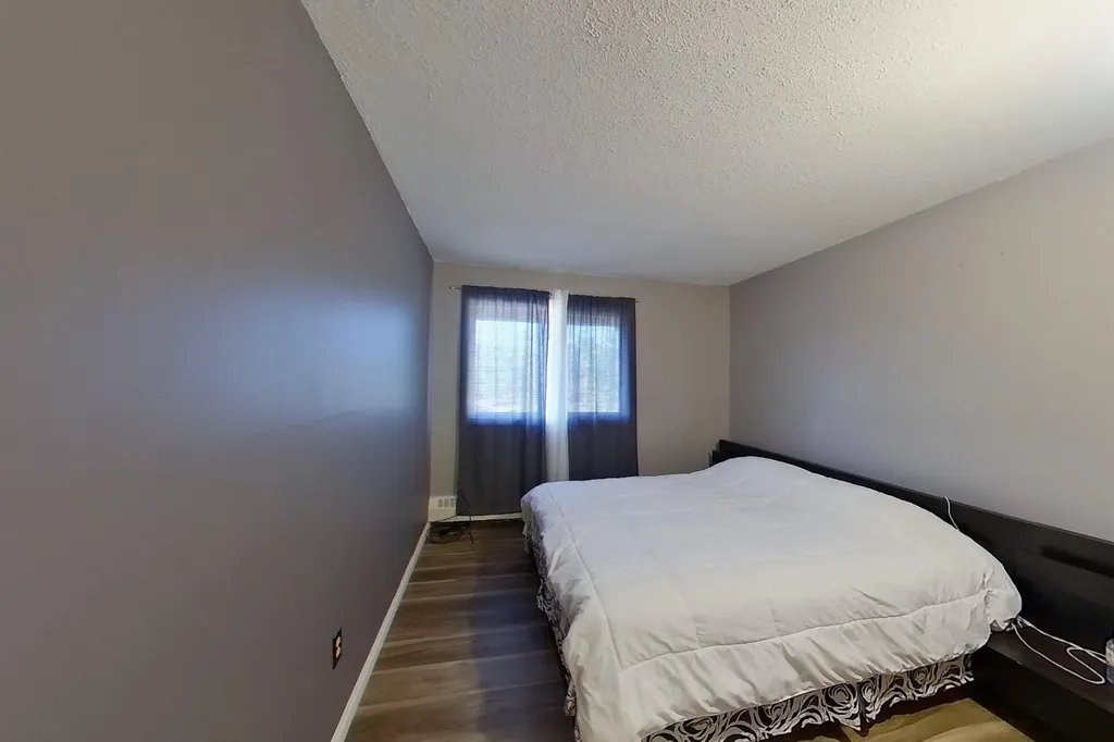 5611 9 Avenue Edson AB T7E 1R5