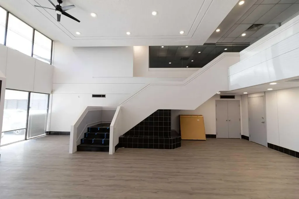 1530 27 Avenue NE Calgary AB T2E 7S6