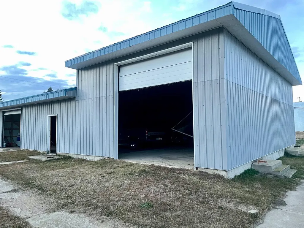 4904 51 Street Innisfree AB T0B 2G0