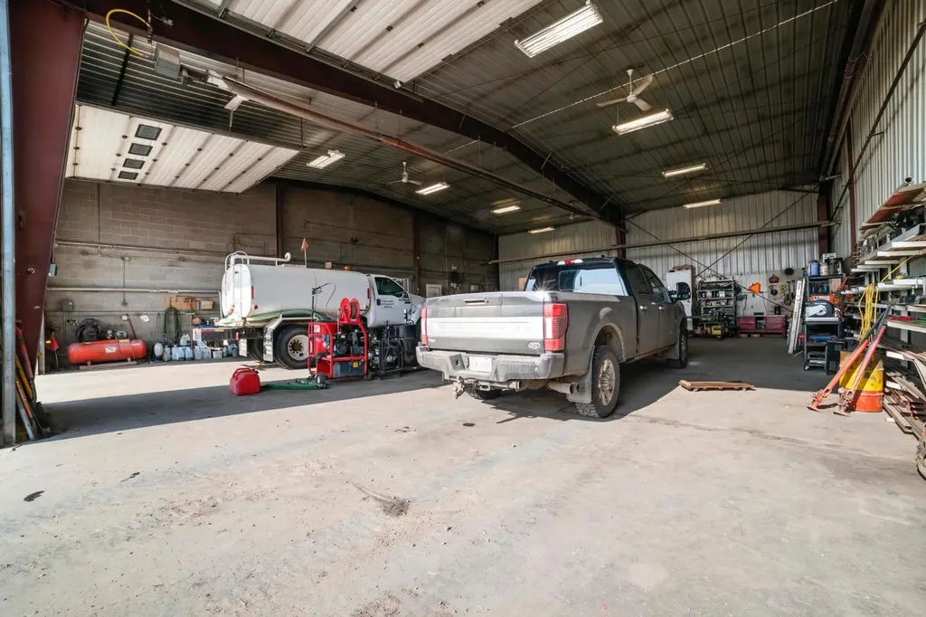 4707 39 Street Camrose AB T4V 2N6