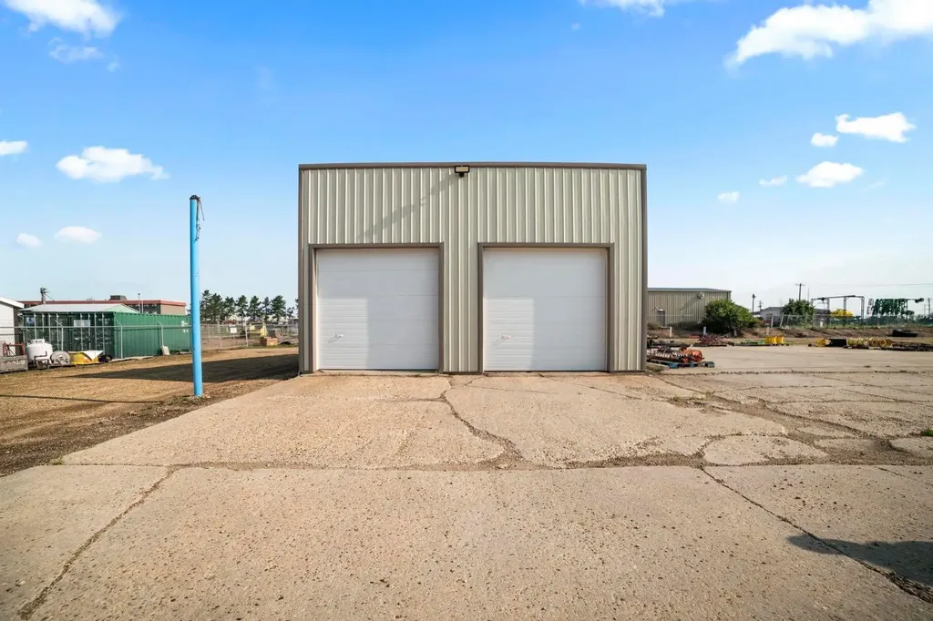 4707 39 Street Camrose AB T4V 2N6