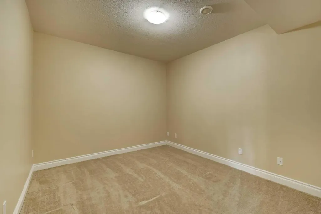 24 Garden Way Drumheller AB T0J 0Y5