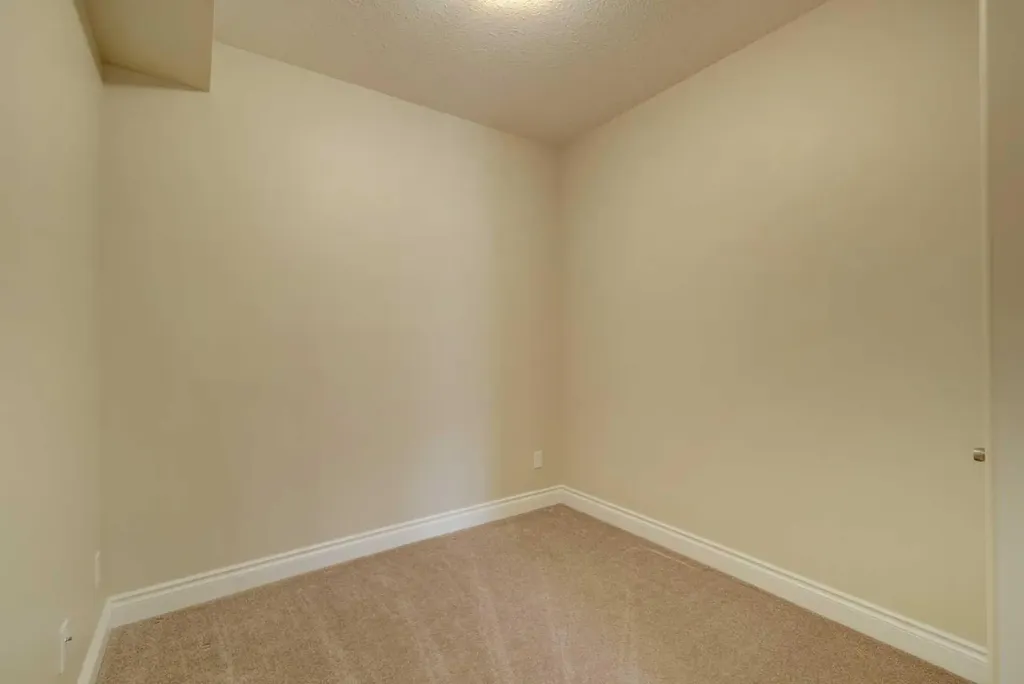 24 Garden Way Drumheller AB T0J 0Y5