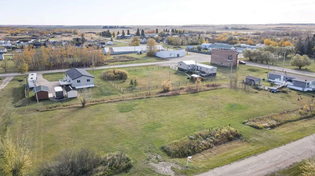 204 2nd Street Gadsby AB T0C 1K0