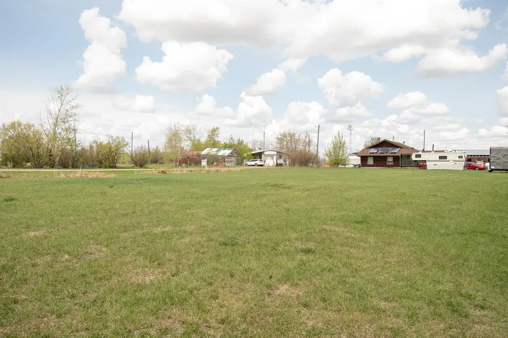 204 2nd Street Gadsby AB T0C 1K0
