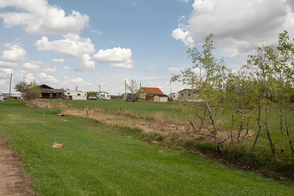 204 2nd Street Gadsby AB T0C 1K0