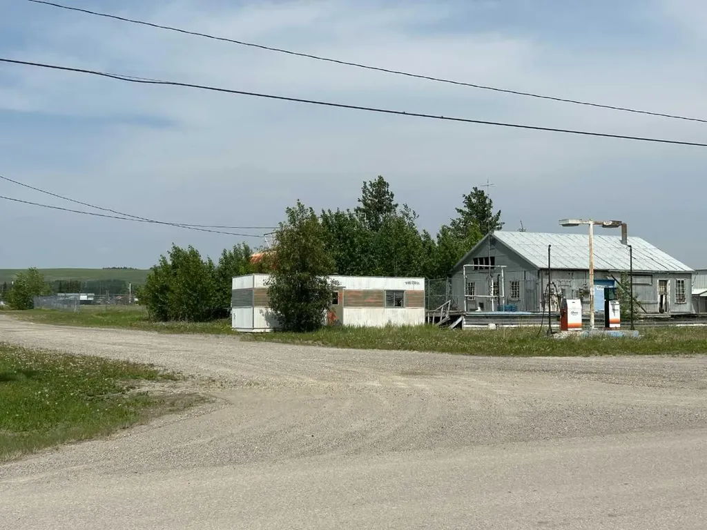 5445 Highway 584 Rural Mountain View County AB T0M1X0