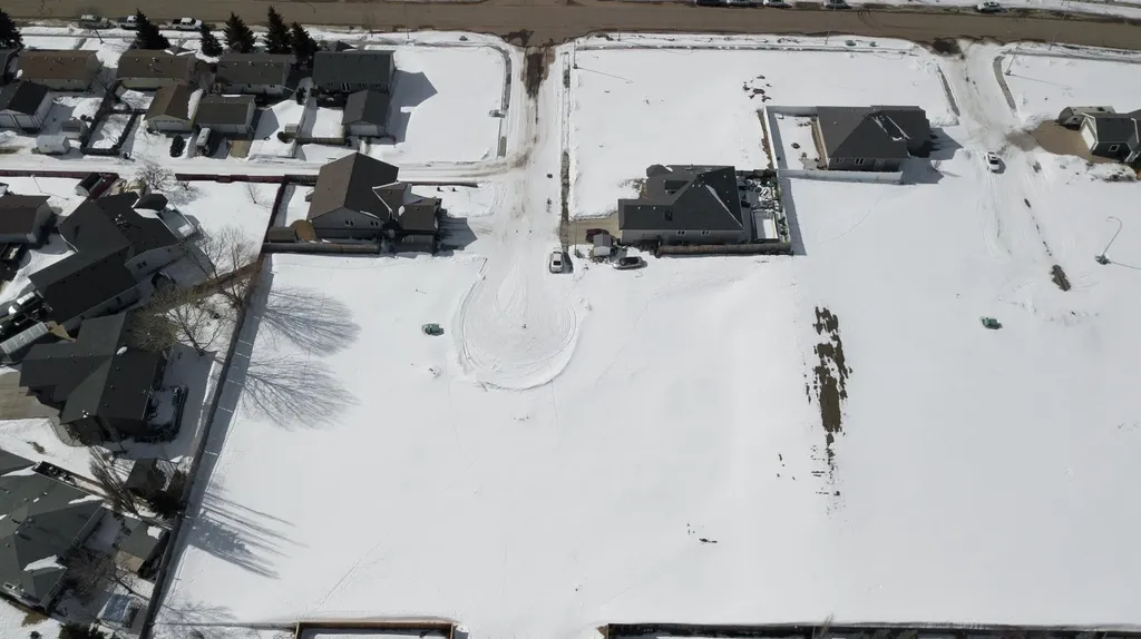 7202 44 Avenue Close Camrose AB T4V 5E1