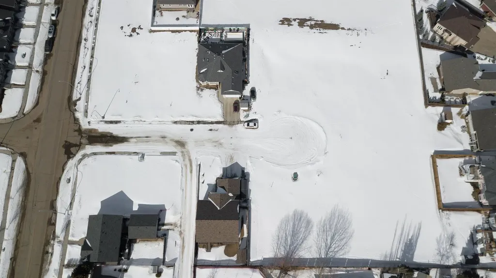 7206 44 Avenue Close Camrose AB T4V 5E1
