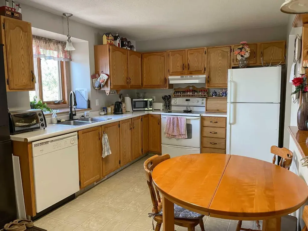 5322 43 Street Cold Lake AB T9M 2A3