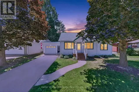 7 Maple Avenue Prince Edward County (picton Ward) ON K0K 2T0