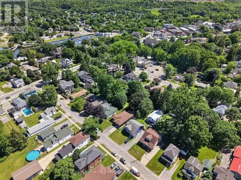 7 Maple Avenue Prince Edward County (picton Ward) ON K0K 2T0