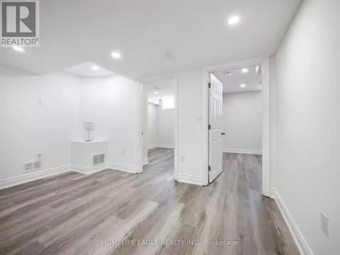 228 Bennett Street Newmarket (glenway Estates) ON L3X 1B8