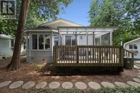 4 Spruce Avenue Puslinch ON N1H 6H9