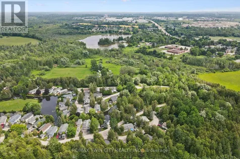4 Spruce Avenue Puslinch ON N1H 6H9