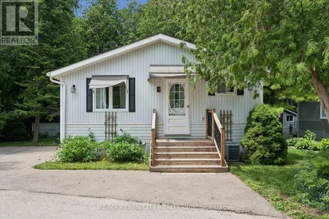 4 Spruce Avenue Puslinch ON N1H 6H9