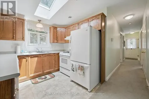 4 Spruce Avenue Puslinch ON N1H 6H9